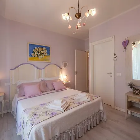 Tre Civette Sul Comò Bed & Breakfast Marina di Massa