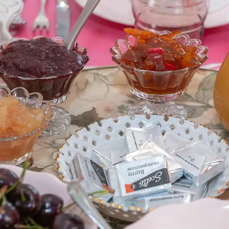 Tre Civette Sul Como Bed & Breakfast