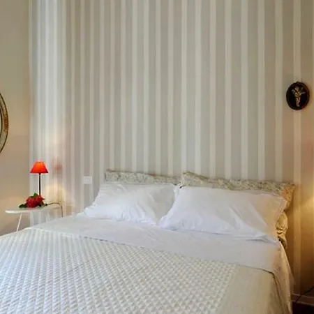 Tre Civette Sul Como Bed & Breakfast *