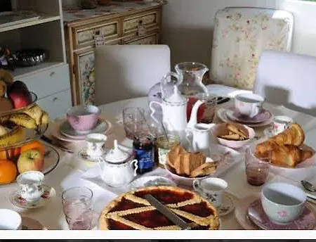 Tre Civette Sul Como Bed & Breakfast *
